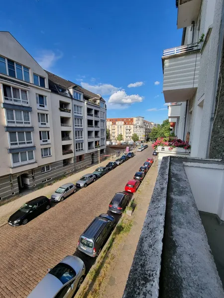 Großzügige 3-Zimmer-Altbauwohnung mit Balkon und hochwertig saniertem Bad in Prenzlauer Berg — photo 1